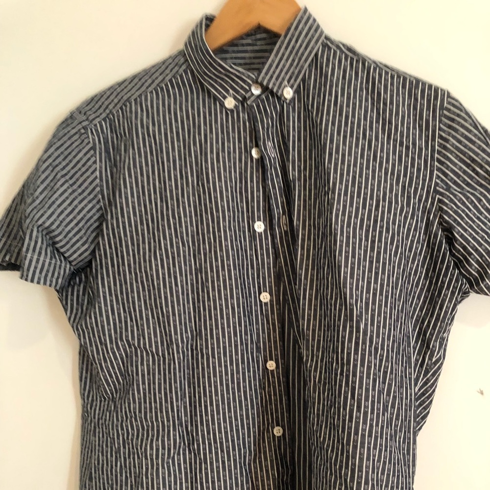 Men’s short sleeve button down
